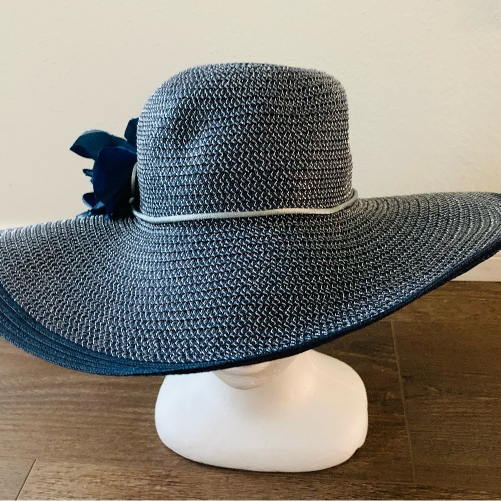 First Issue Sun hat - Picture 3 of 9
